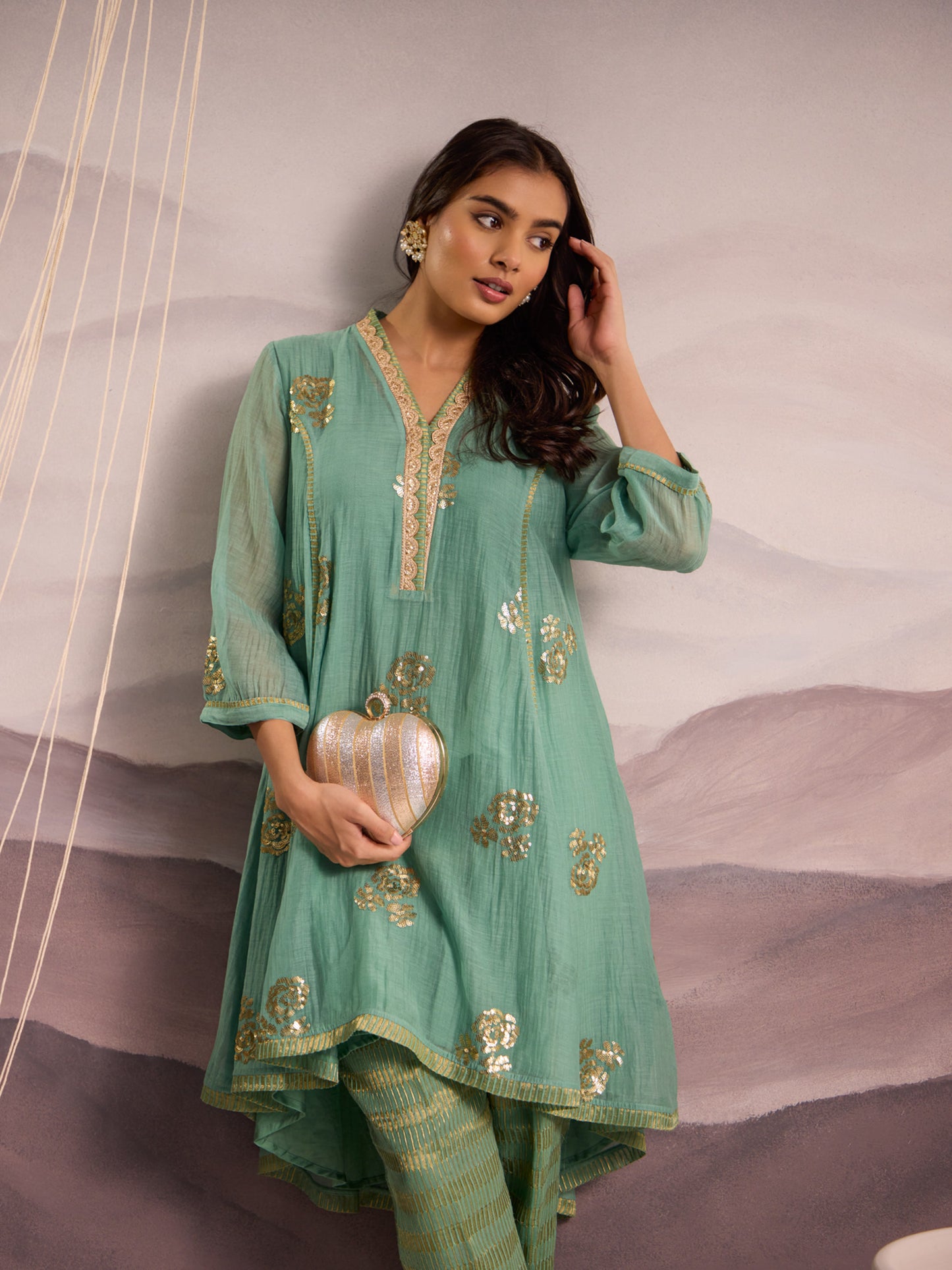 Manisha Rani Heart Brocade Clutch